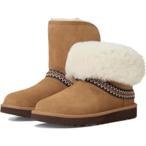 UGG womens Classic Short Crescent(Chestnut)